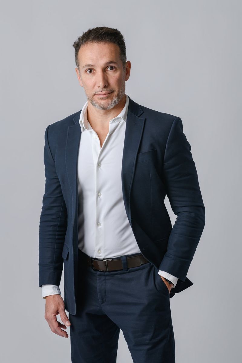 Dr. Leonardo Rosa, médico anestesiologista, no Leblon